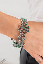 Load image into Gallery viewer, Paparazzi Accessories Regal Recognition - Green Bracelet
